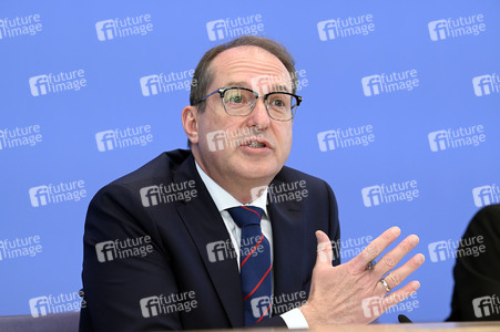 Bundespressekonferenz 'Fallzahlen für die politisch motivierte Kriminalität 2024' in Berlin