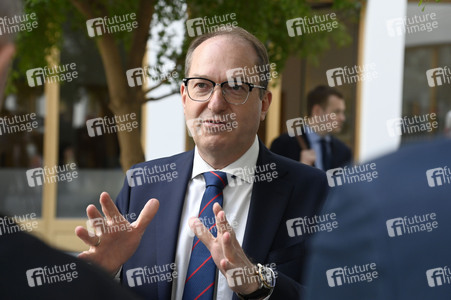 Bundespressekonferenz 'Fallzahlen für die politisch motivierte Kriminalität 2024' in Berlin