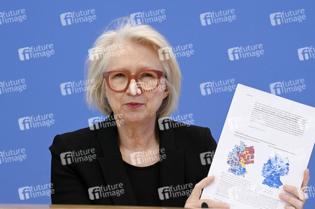 Bundespressekonferenz zur Vorstellung des Frühjahrsgutachten 2025 in Berlin