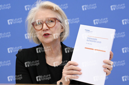 Bundespressekonferenz zur Vorstellung des Frühjahrsgutachten 2025 in Berlin
