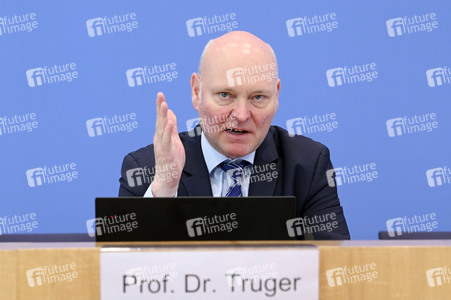 Bundespressekonferenz zur Vorstellung des Frühjahrsgutachten 2025 in Berlin