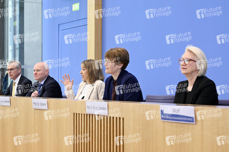 Bundespressekonferenz zur Vorstellung des Frühjahrsgutachten 2025 in Berlin