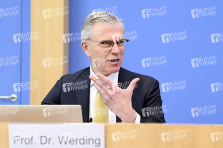 Bundespressekonferenz zur Vorstellung des Frühjahrsgutachten 2025 in Berlin