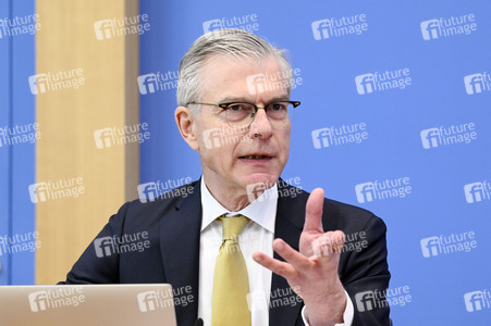 Bundespressekonferenz zur Vorstellung des Frühjahrsgutachten 2025 in Berlin
