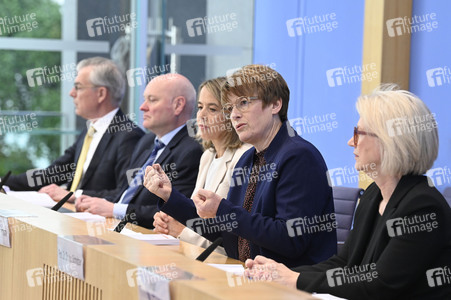 Bundespressekonferenz zur Vorstellung des Frühjahrsgutachten 2025 in Berlin