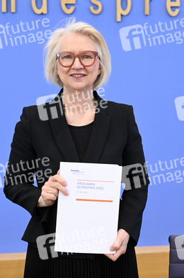 Bundespressekonferenz zur Vorstellung des Frühjahrsgutachten 2025 in Berlin