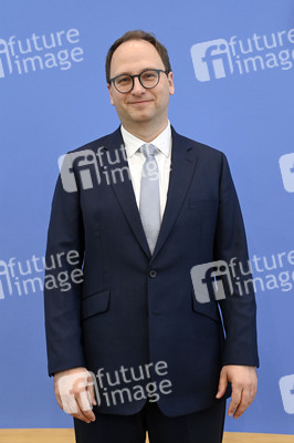 Bundespressekonferenz Vorstellung Gutachten Arzneimittel in Berlin