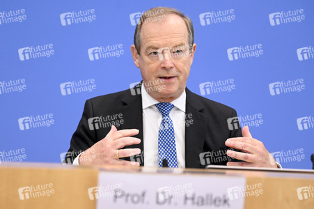 Bundespressekonferenz Vorstellung Gutachten Arzneimittel in Berlin