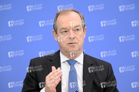 Bundespressekonferenz Vorstellung Gutachten Arzneimittel in Berlin