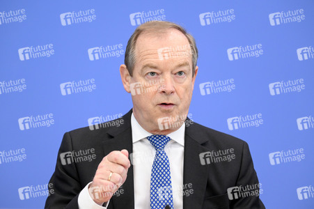 Bundespressekonferenz Vorstellung Gutachten Arzneimittel in Berlin