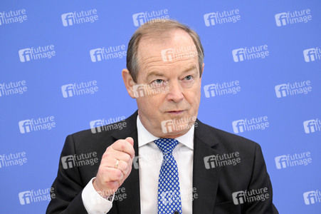 Bundespressekonferenz Vorstellung Gutachten Arzneimittel in Berlin