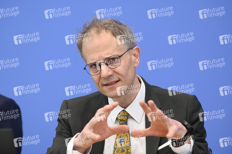 Bundespressekonferenz Vorstellung Gutachten Arzneimittel in Berlin