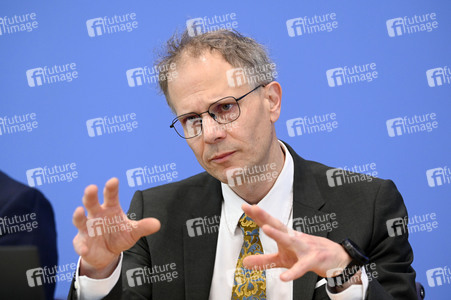 Bundespressekonferenz Vorstellung Gutachten Arzneimittel in Berlin