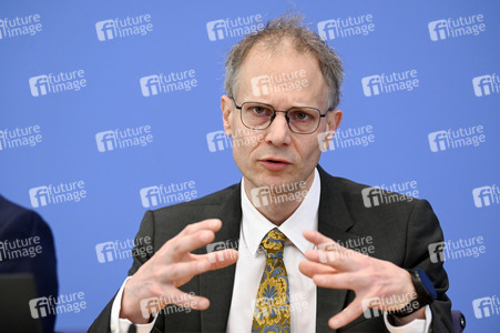 Bundespressekonferenz Vorstellung Gutachten Arzneimittel in Berlin