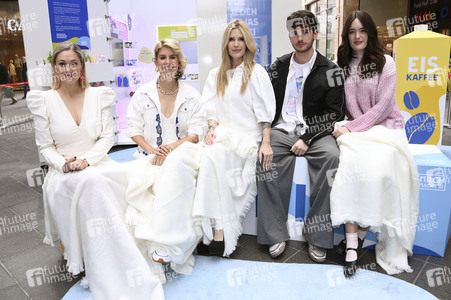 Prominenten-Event 'Der begehbare Kühlschrank' in Berlin