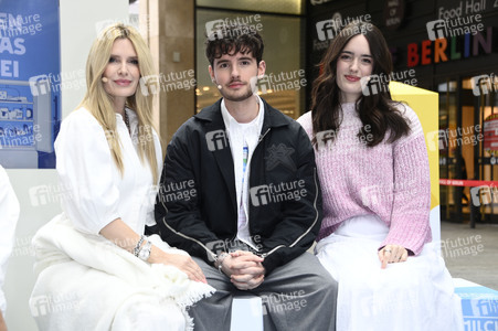 Prominenten-Event 'Der Begehbare Kühlschrank' in Berlin