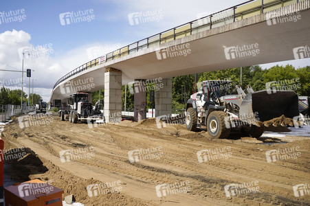 Abriss der kaputten Wuhlheide-Brücke in Berlin