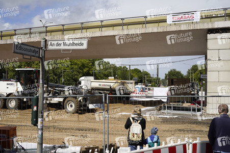 Abriss der kaputten Wuhlheide-Brücke in Berlin