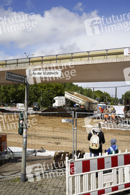 Abriss der kaputten Wuhlheide-Brücke in Berlin