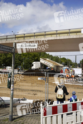 Abriss der kaputten Wuhlheide-Brücke in Berlin
