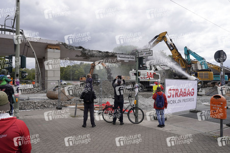 Abriss der kaputten Wuhlheide-Brücke in Berlin