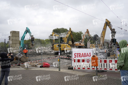 Abriss der kaputten Wuhlheide-Brücke in Berlin