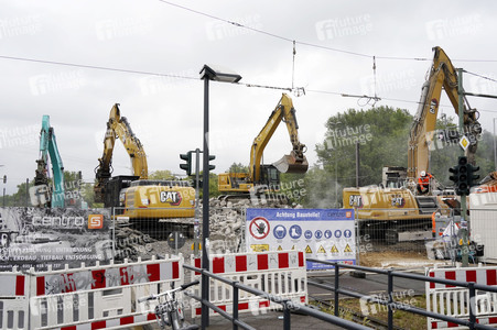Abriss der kaputten Wuhlheide-Brücke in Berlin