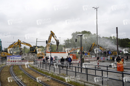 Abriss der kaputten Wuhlheide-Brücke in Berlin