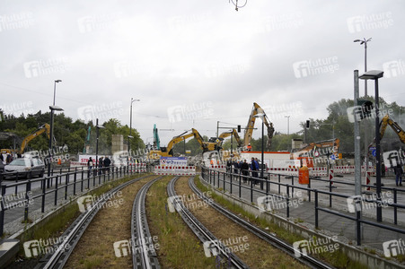 Abriss der kaputten Wuhlheide-Brücke in Berlin