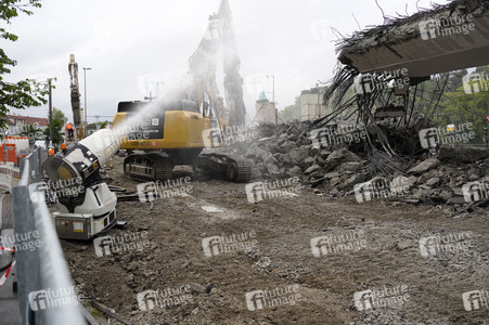 Abriss der kaputten Wuhlheide-Brücke in Berlin
