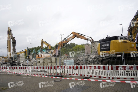 Abriss der kaputten Wuhlheide-Brücke in Berlin