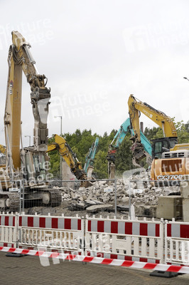 Abriss der kaputten Wuhlheide-Brücke in Berlin