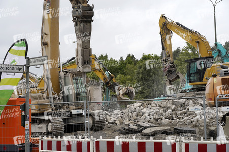 Abriss der kaputten Wuhlheide-Brücke in Berlin