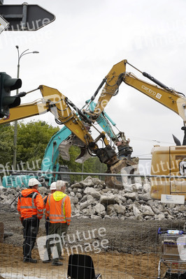 Abriss der kaputten Wuhlheide-Brücke in Berlin