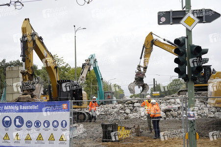 Abriss der kaputten Wuhlheide-Brücke in Berlin