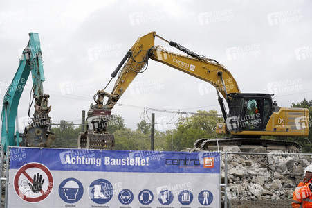 Abriss der kaputten Wuhlheide-Brücke in Berlin