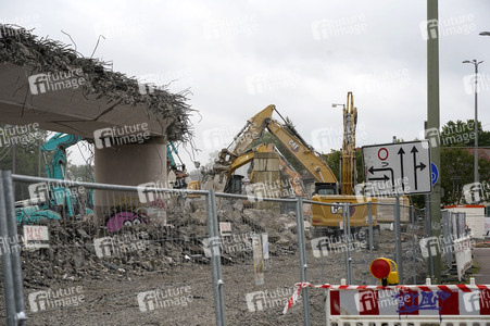 Abriss der kaputten Wuhlheide-Brücke in Berlin