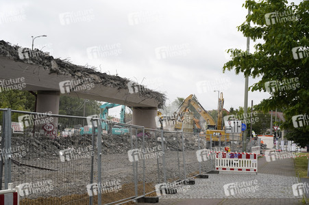 Abriss der kaputten Wuhlheide-Brücke in Berlin