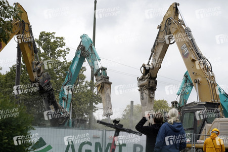 Abriss der kaputten Wuhlheide-Brücke in Berlin