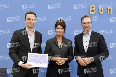 Bundespressekonferenz 'Ergebnisse zur Bürgerdebatte gerechte Steuern und Finanzen' in Berlin