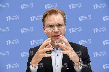 Bundespressekonferenz 'Ergebnisse zur Bürgerdebatte gerechte Steuern und Finanzen' in Berlin