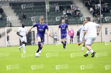 Benefiz-Fußballspiel 'Kicken mit Stars' in Hannover