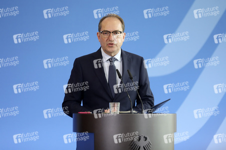 Pressestatement von Alexander Dobrindt in Berlin