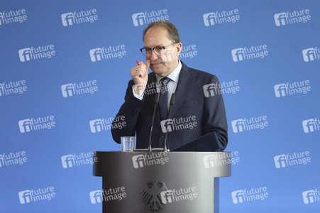 Pressestatement von Alexander Dobrindt in Berlin