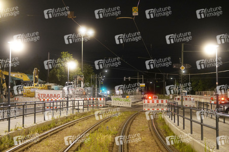 Wiederaufnahme des Straßenbahnverkehrs nach Abriss der kaputten Wuhlheide-Brücke in Berlin