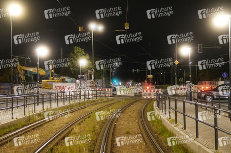 Wiederaufnahme des Straßenbahnverkehrs nach Abriss der kaputten Wuhlheide-Brücke in Berlin