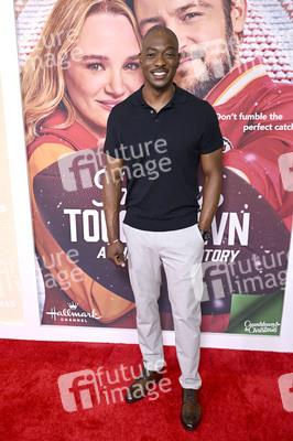 Präsenttion 'Holiday Touchdown: A Chiefs Love Story' und 'Finding Mr. Christmas'