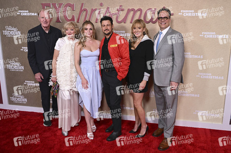 Präsenttion 'Holiday Touchdown: A Chiefs Love Story' und 'Finding Mr. Christmas'