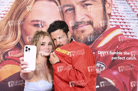 Präsenttion 'Holiday Touchdown: A Chiefs Love Story' und 'Finding Mr. Christmas'