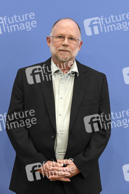 Bundespressekonferenz Friedensgutachten 2025 in Berlin